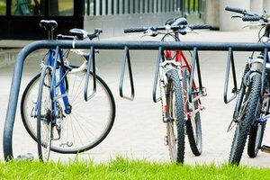 Las bicicletas usadas se pueden comprar con un gran descuento.