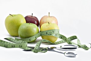 Come alimentos bajos en grasas.