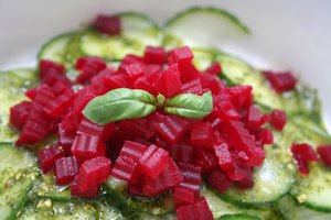 Las remolachas frías hacen una adición sana a la ensalada.