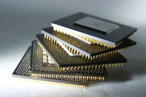 Los procesadores AMD e Intel tienen diferente configuración de clavijas y no pueden intercambiarse entre las tarjetas madre.