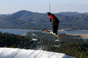 Esquiar en Bear Mountain Resorts es una de las actividades favoritas de invierno en Big Bear Lake.