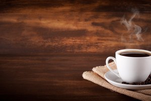 El café contiene cafeína.