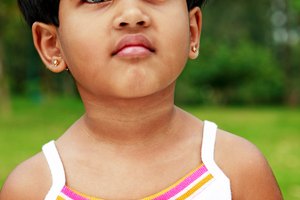 La vacunación de tu hijo de acuerdo al calendario de vacunación actual es la mejor manera de proteger su salud, así como la salud de otros niños.