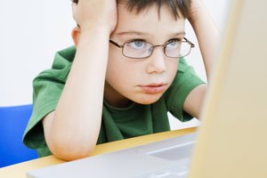 Prohíbe a tu hijo tener una cuenta en Facebook hasta que tenga por lo menos 13 años.