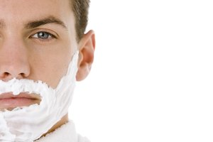 Aplícate la crema de afeitar.