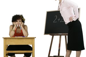 La intervención de los padres es necesaria cuando un adolescente tiene problemas en la escuela.