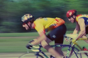 Usa ropa específica para los triatlones para disfrutar más de la carrera y ser más rápido.