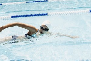 En la natación se quema una cantidad de calorías mayor que en las caminatas.
