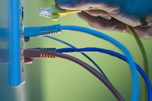 Mantén los cables ordenados con un carrete retráctil.