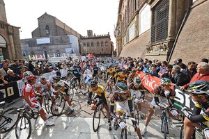 El ciclismo de competencia puede llevar a un desgarro del cartílago labrum de la cadera.