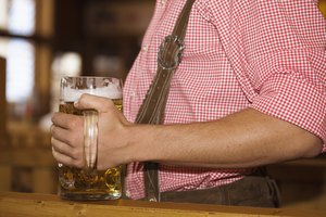 Beber demasiado alcohol puede sabotear la pérdida de peso.