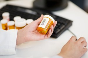Trata el dolor con medicamentos según las instrucciones del frasco.