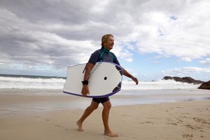 Las tablas de bodyboard pueden ser montadas en la posición prona o en una rodilla.