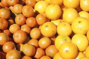 Puedes aumentar los niveles de vitamina C mediante el consumo de frutas y verduras como naranjas, pomelo, kiwi y pimientos.