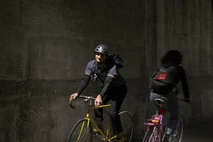 La luz de una bicicleta mejorará la seguridad durante los paseos nocturnos.
