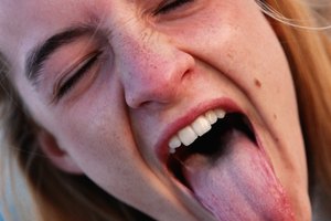 La Biblia dice que la la lengua domina tu vida como un timón controla un barco.