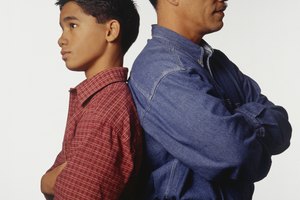 Los adolescentes luchan con su sentido de la identidad durante la adolescencia temprana y tienden a sentirse incómodos acerca de su cuerpo y se preocupan acerca de ser normales.