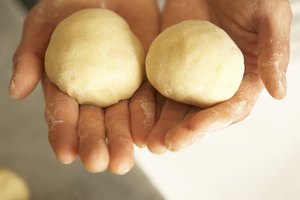 Puedes hornear porciones pequeñas de masa en bollos individuales sin necesidad de molde.