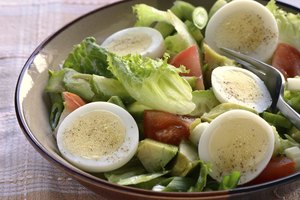 Prueba agregar huevo a las ensaladas.