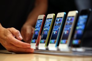 El iPod Touch es un reproductor multimedia, PDA y plataforma móvil Wi-Fi diseñado y distribuido por Apple Inc.