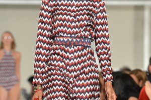 Diseño de Tommy Hilfiger con temática americana en la pasarela durante la Mercedes-Benz Fashion Week.