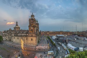 Llama a México.