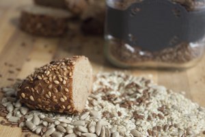 El pan contiene grandes cantidades de azúcar, levadura y gluten.