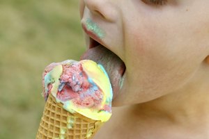 El FD&C Azul No. 2 se utiliza en los helados.