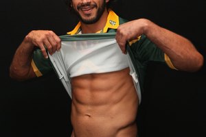 Hombres y mujeres por igual adoran los abdominales bien definidos.