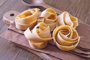 Pasta de grano entero cruda.