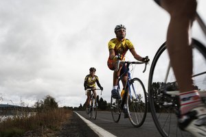 Con paciencia y un poco de búsqueda, se pueden encontrar bicicletas de pista de modelos antiguos a un precio muy bajo.