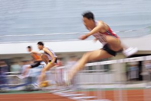 Correr requiere energía extra para conseguir que tus pies queden en el aire antes de cada movimiento del pie.