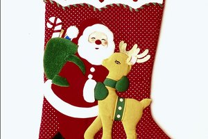 Puedes escribir emoticones que muestren un Santa Claus y un Rudolph en Facebook.
