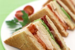 Los sandwiches son simples y portátiles para la escuela o la oficina.