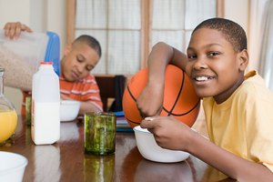 Los adolescentes deben recibir 15 mcg de vitamina D al día.