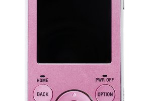 El equipo "AUX1" se conecta usando un mini conector estéreo de 3,5 mm.
