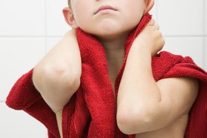 Una higiene personal deficiente puede dañar la salud de un niño de varias maneras.