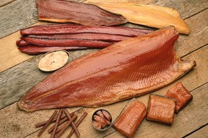 El salmón es rico en ácidos grasos omega-3.