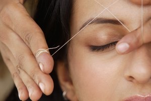 Depilar con hilo puede usarse en piernas y cuerpo