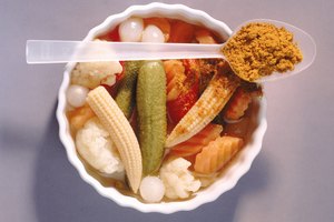 La sopa de verduras a base de caldo es una opción que llena y baja en grasas.