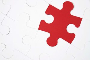 Aumenta las habilidades visuales y espaciales de tu hijo ayudándolo a resolver rompecabezas.