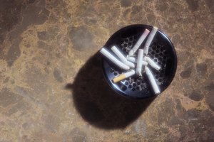 Fumar puede causar reflujo ácido al afectar el mecanismo del esfínter del estómago.