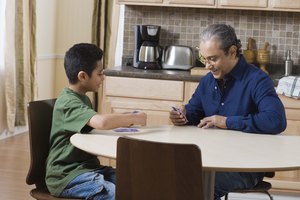 Un padre puede bendecir a un adolescente en muchas ocasiones.