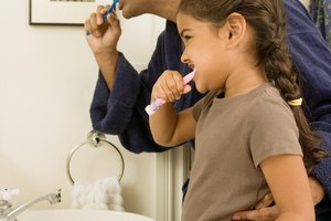 Convierte el cepillado de dientes en una actividad interesante para tus hijos.