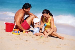 La Skin Cancer Foundation advierte a los padres que la protección solar sea una prioridad y prediquen con el ejemplo.