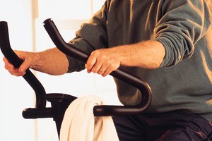 Tu nivel del asiento debe ser lo suficientemente alto para que puedas extender completamente tus rodillas mientras pedaleas.