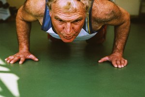 La práctica frecuente de flexiones de brazos da lugar al éxito.