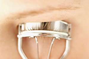 Las pestañas largas naturalmente agregan interés y llaman la atención a tus ojos.