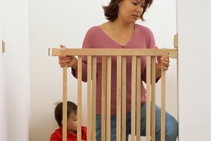 Mantén a tu hijo pequeño seguro con puertas de bebé.