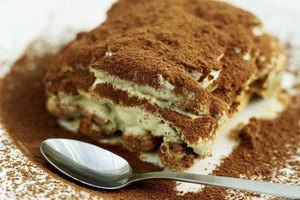 La grasa conpone el mayor porcentaje de calorías en el tiramisú.